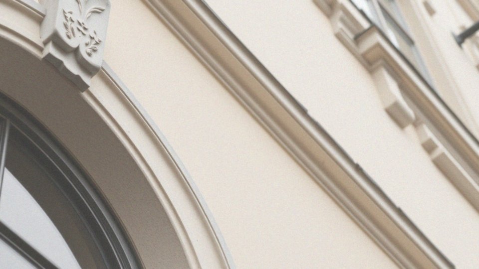 Jakie są aspekty estetyczne związane z parapetem zewnętrznym?